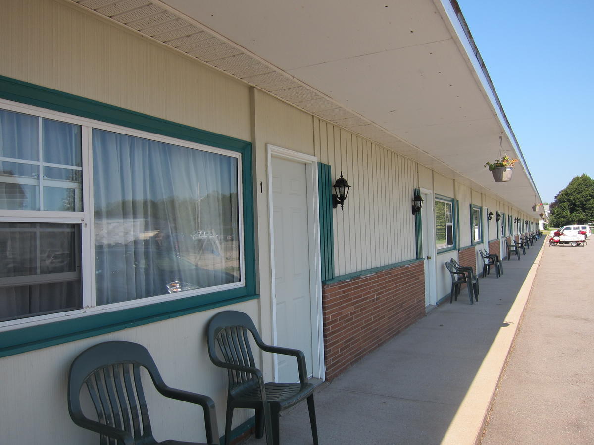 Fundy Spray Motel Middleton Exterior photo